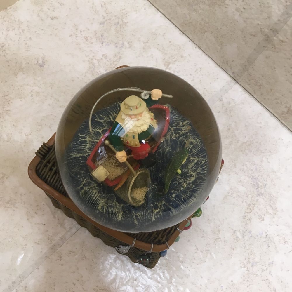 MR CHRISTMAS NORTH LODGE FISHING THEME SNOW GLOBE - Picture 11 of 12
